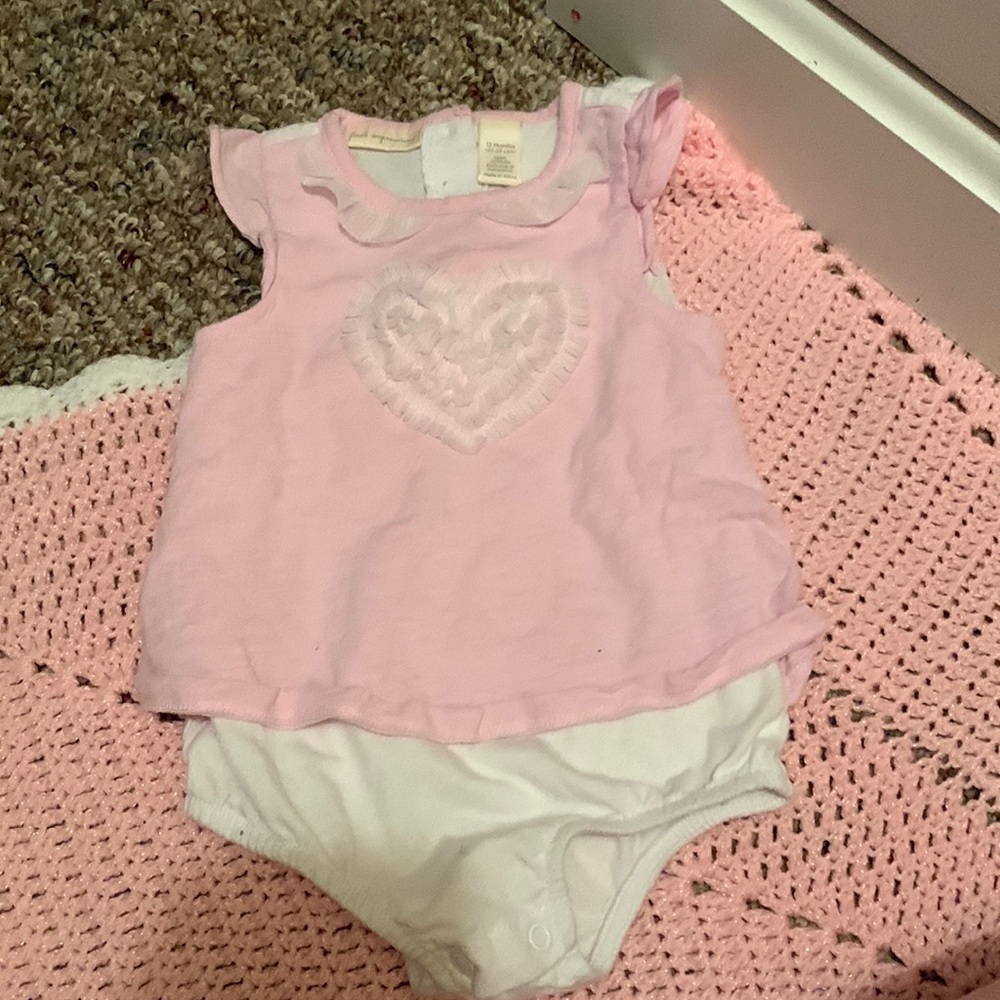 baby body suit